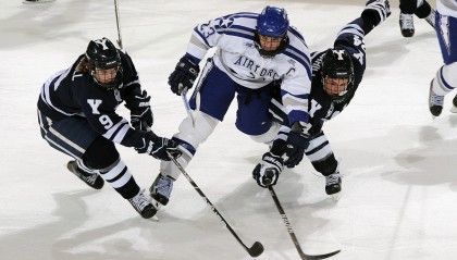 九游中心官网-湖人举办“老将再聚首”慈善晚宴，凝聚团队力量，湖人签下33岁老将